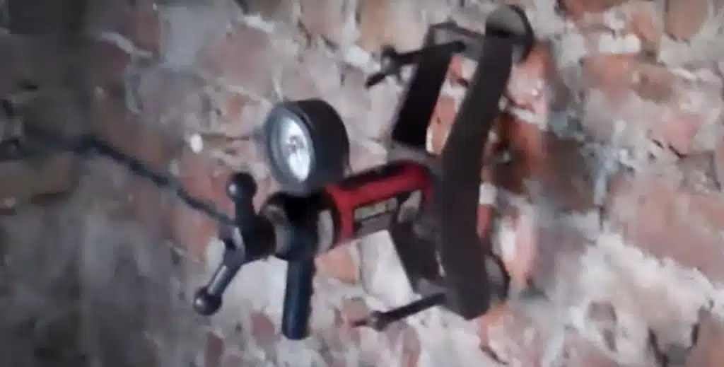 Half tonne tension on one Cintec wall tie